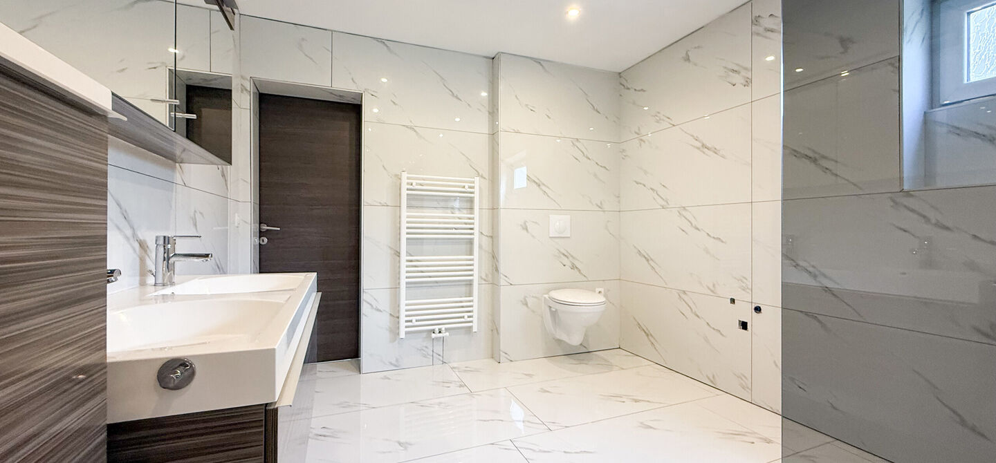 Bij ImmoFusion 7/7 “open huis” : klik op onze 3D-TOUR.
Ervaar vastgoed alsof je er zelf doorloopt!

Net buiten het centrum van Koersel vind je deze woning op een centrale locatie. Een mooie ligging: je wandelt naar het school op enkele minuutjes tijd,