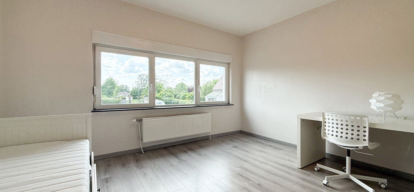 Bij ImmoFusion 7/7 “open huis” : klik op onze 3D-TOUR.
Ervaar vastgoed alsof je er zelf doorloopt!

Net buiten het centrum van Koersel vind je deze woning op een centrale locatie. Een mooie ligging: je wandelt naar het school op enkele minuutjes tijd,