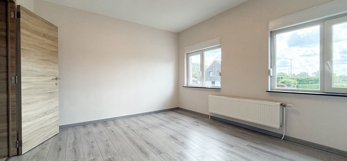 Bij ImmoFusion 7/7 “open huis” : klik op onze 3D-TOUR.
Ervaar vastgoed alsof je er zelf doorloopt!

Net buiten het centrum van Koersel vind je deze woning op een centrale locatie. Een mooie ligging: je wandelt naar het school op enkele minuutjes tijd,