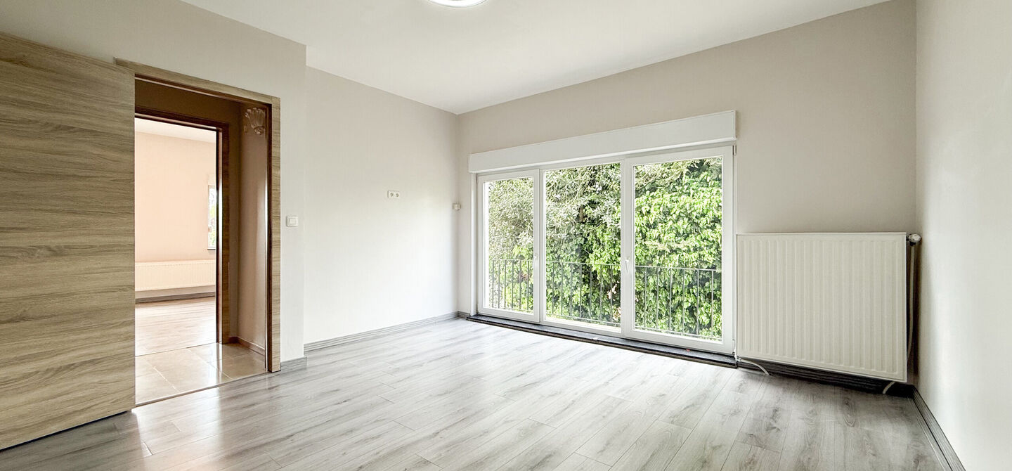 Bij ImmoFusion 7/7 “open huis” : klik op onze 3D-TOUR.
Ervaar vastgoed alsof je er zelf doorloopt!

Net buiten het centrum van Koersel vind je deze woning op een centrale locatie. Een mooie ligging: je wandelt naar het school op enkele minuutjes tijd,