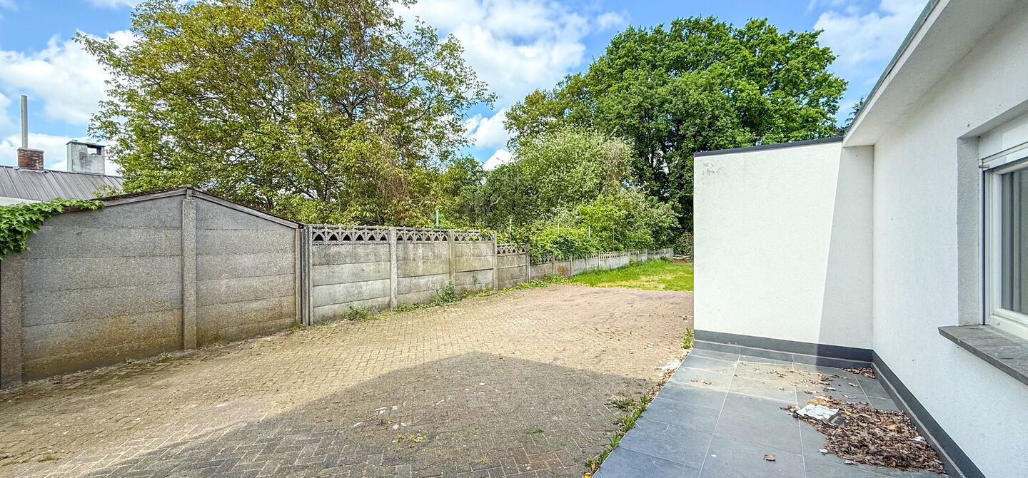 Bij ImmoFusion 7/7 “open huis” : klik op onze 3D-TOUR.
Ervaar vastgoed alsof je er zelf doorloopt!

Net buiten het centrum van Koersel vind je deze woning op een centrale locatie. Een mooie ligging: je wandelt naar het school op enkele minuutjes tijd,