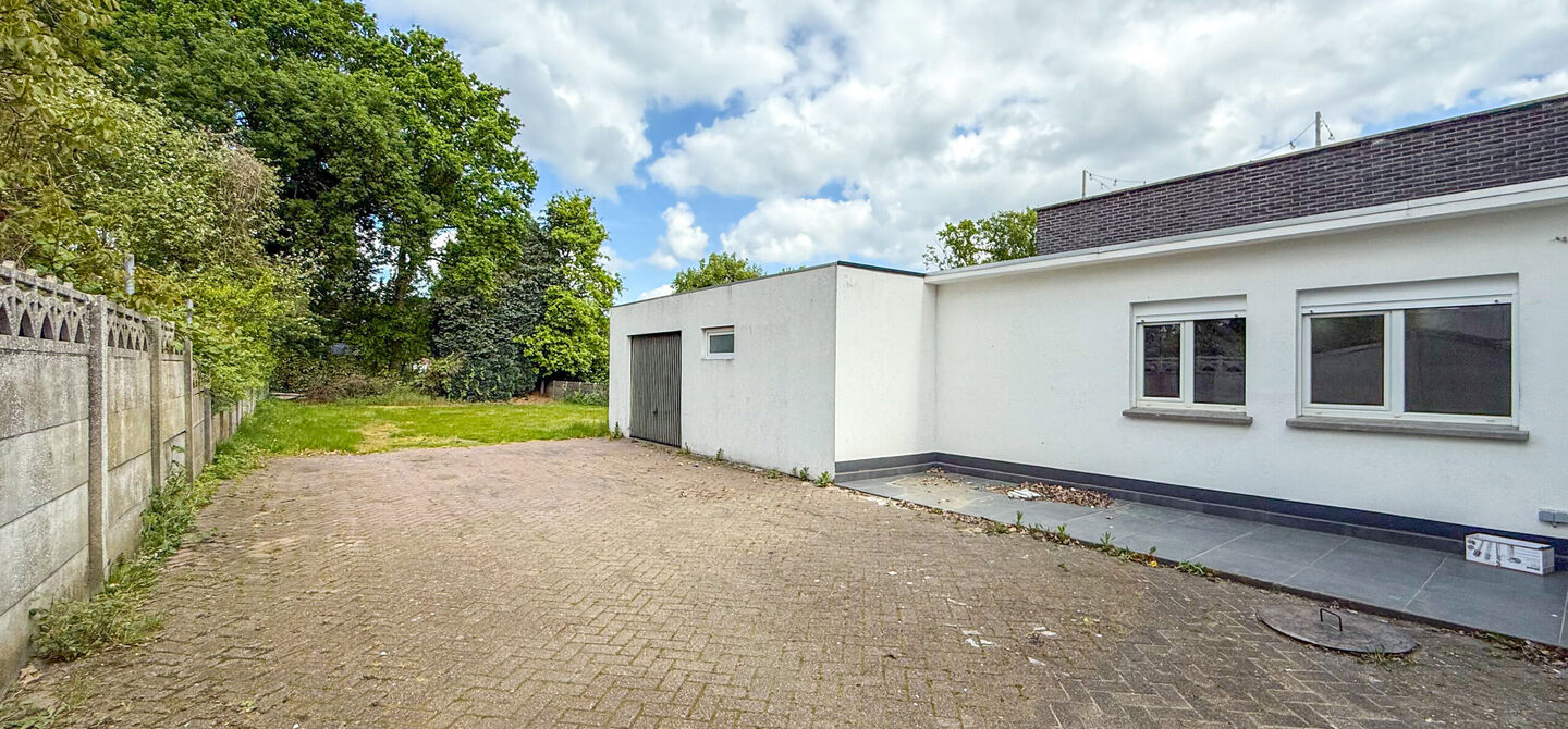 Bij ImmoFusion 7/7 “open huis” : klik op onze 3D-TOUR.
Ervaar vastgoed alsof je er zelf doorloopt!

Net buiten het centrum van Koersel vind je deze woning op een centrale locatie. Een mooie ligging: je wandelt naar het school op enkele minuutjes tijd,