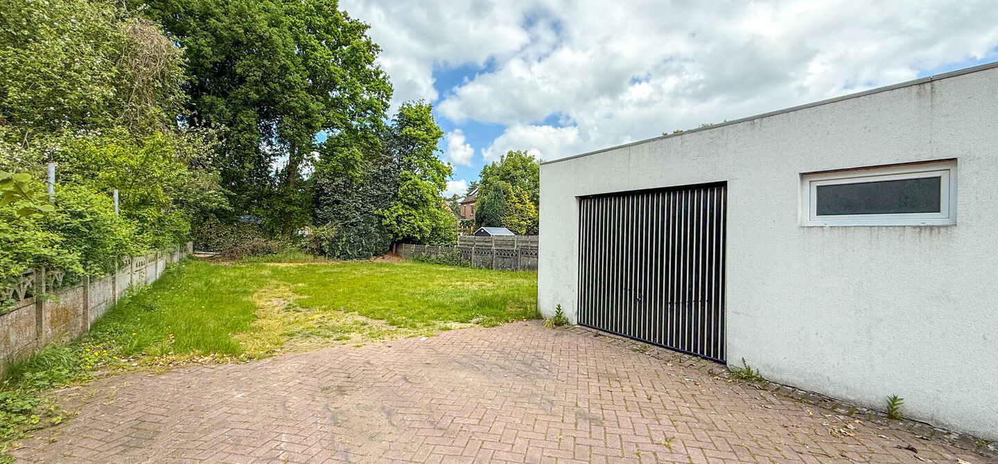 Bij ImmoFusion 7/7 “open huis” : klik op onze 3D-TOUR.
Ervaar vastgoed alsof je er zelf doorloopt!

Net buiten het centrum van Koersel vind je deze woning op een centrale locatie. Een mooie ligging: je wandelt naar het school op enkele minuutjes tijd,