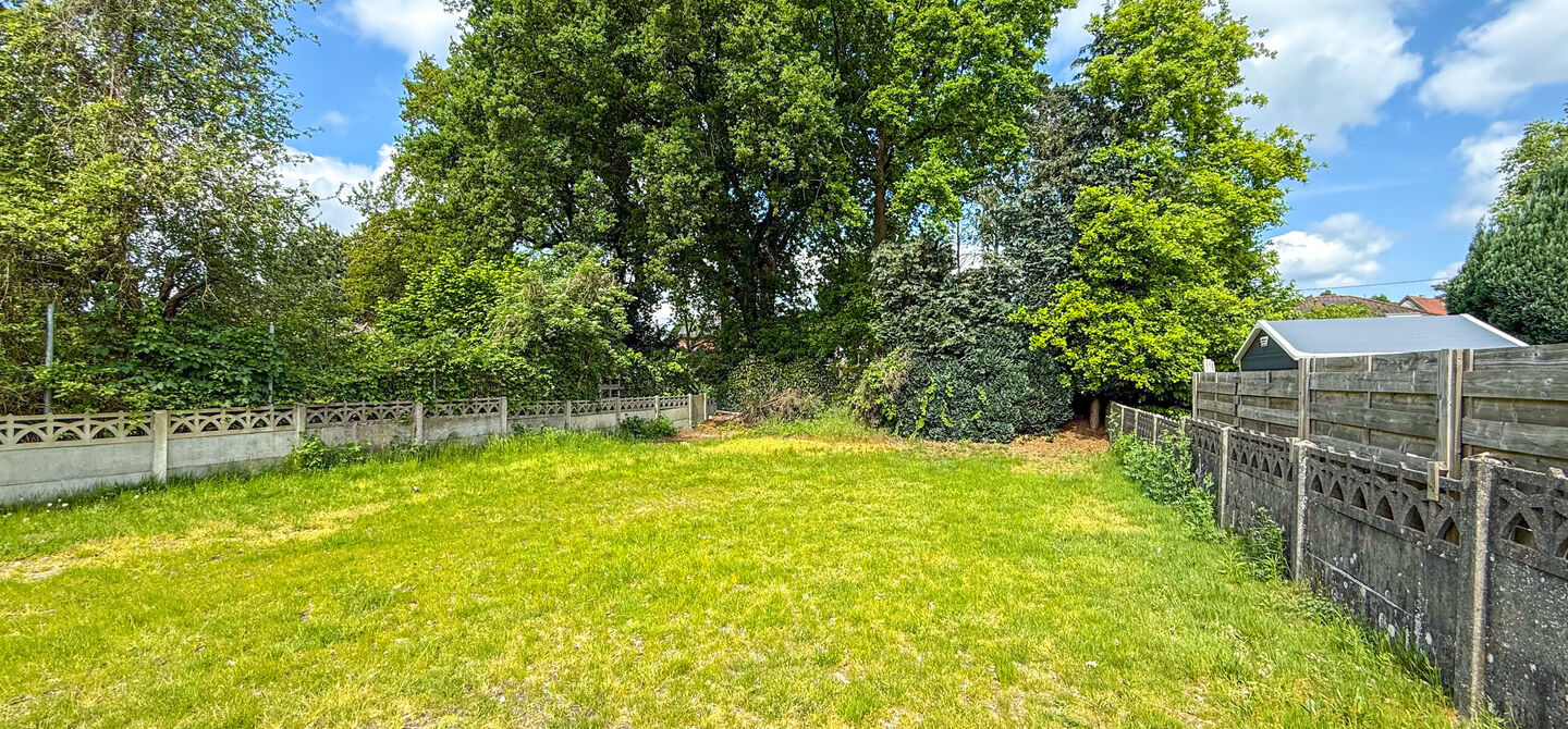 Bij ImmoFusion 7/7 “open huis” : klik op onze 3D-TOUR.
Ervaar vastgoed alsof je er zelf doorloopt!

Net buiten het centrum van Koersel vind je deze woning op een centrale locatie. Een mooie ligging: je wandelt naar het school op enkele minuutjes tijd,