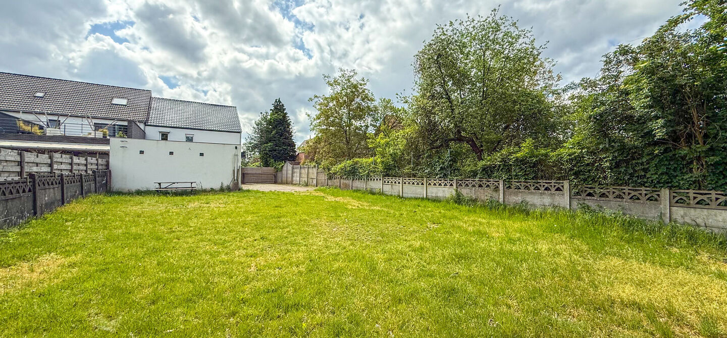 Bij ImmoFusion 7/7 “open huis” : klik op onze 3D-TOUR.
Ervaar vastgoed alsof je er zelf doorloopt!

Net buiten het centrum van Koersel vind je deze woning op een centrale locatie. Een mooie ligging: je wandelt naar het school op enkele minuutjes tijd,
