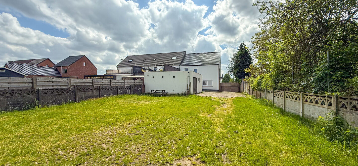 Bij ImmoFusion 7/7 “open huis” : klik op onze 3D-TOUR.
Ervaar vastgoed alsof je er zelf doorloopt!

Net buiten het centrum van Koersel vind je deze woning op een centrale locatie. Een mooie ligging: je wandelt naar het school op enkele minuutjes tijd,