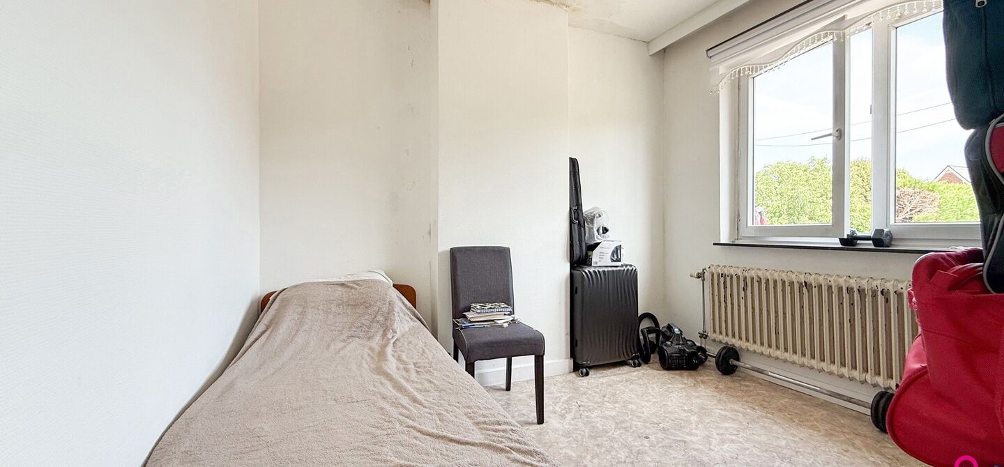 Bij ImmoFusion 7/7 “open huis”: klik op onze 3D-TOUR.
Ervaar vastgoed alsof je er zelf doorloopt!
Ontdek deze zeldzame opportuniteit in het hart van As: een veelzijdig en instapklaar handelspand mét appartement erboven, op een mooi omheind perceel v