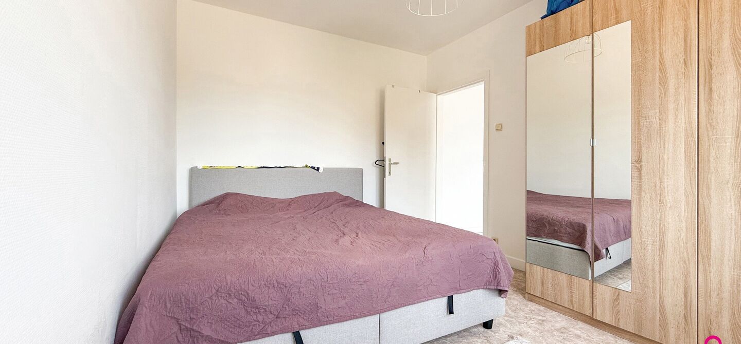 Bij ImmoFusion 7/7 “open huis”: klik op onze 3D-TOUR.
Ervaar vastgoed alsof je er zelf doorloopt!
Ontdek deze zeldzame opportuniteit in het hart van As: een veelzijdig en instapklaar handelspand mét appartement erboven, op een mooi omheind perceel v