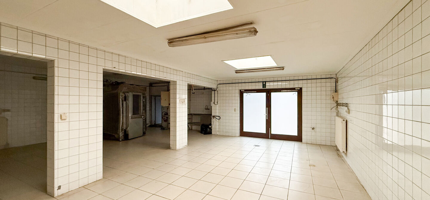 Gebouw voor gemengd gebruik te koop in Wellen