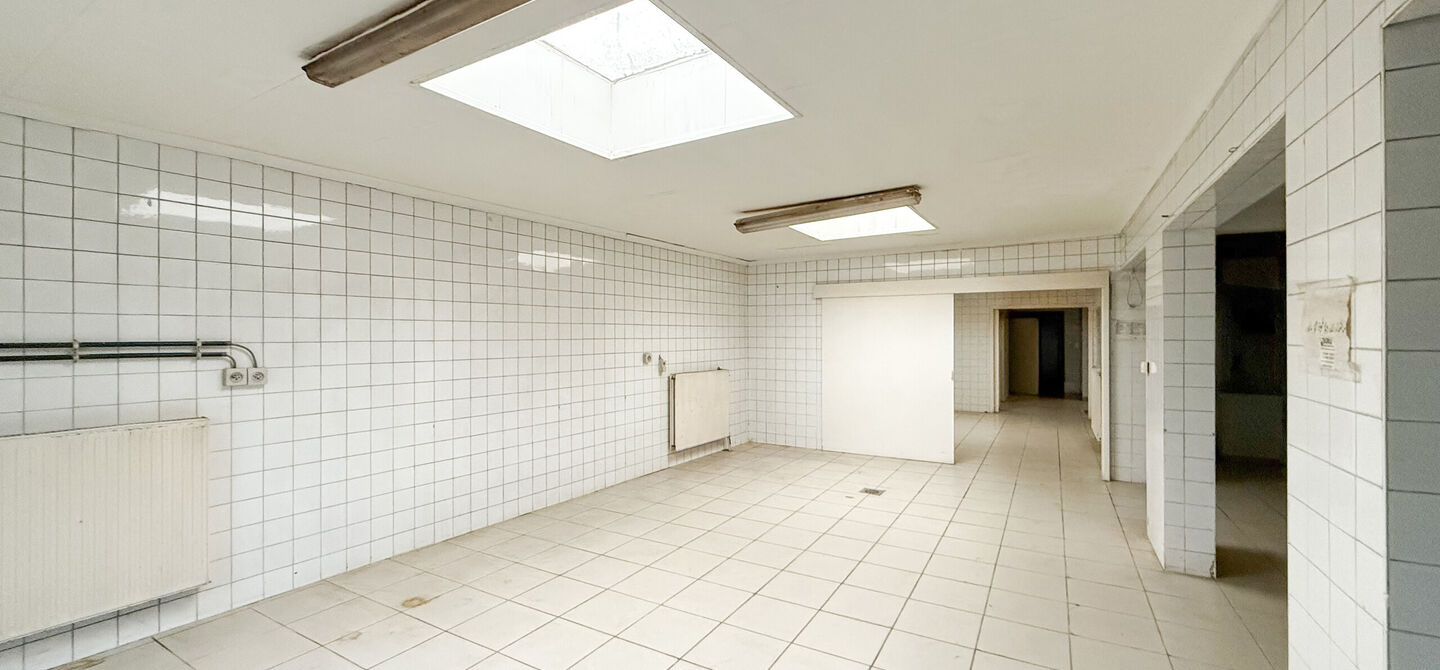 Gebouw voor gemengd gebruik te koop in Wellen