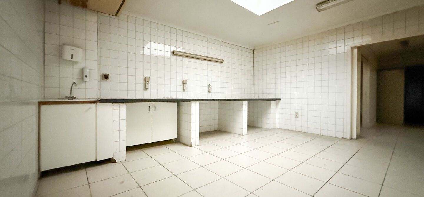 Gebouw voor gemengd gebruik te koop in Wellen