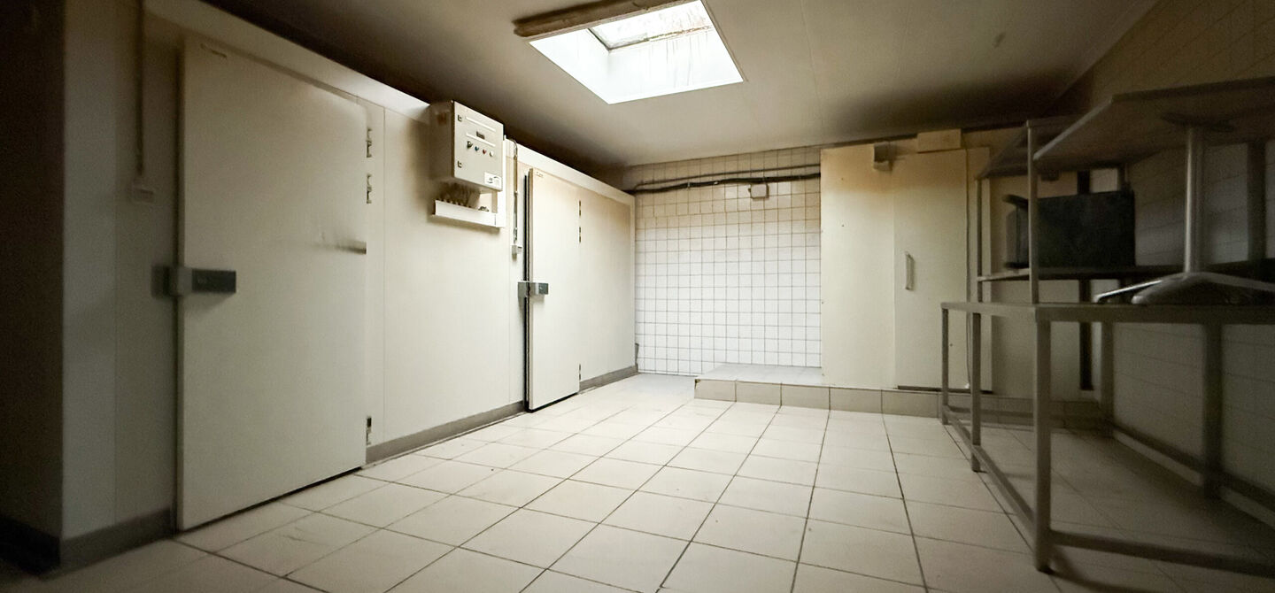 Gebouw voor gemengd gebruik te koop in Wellen