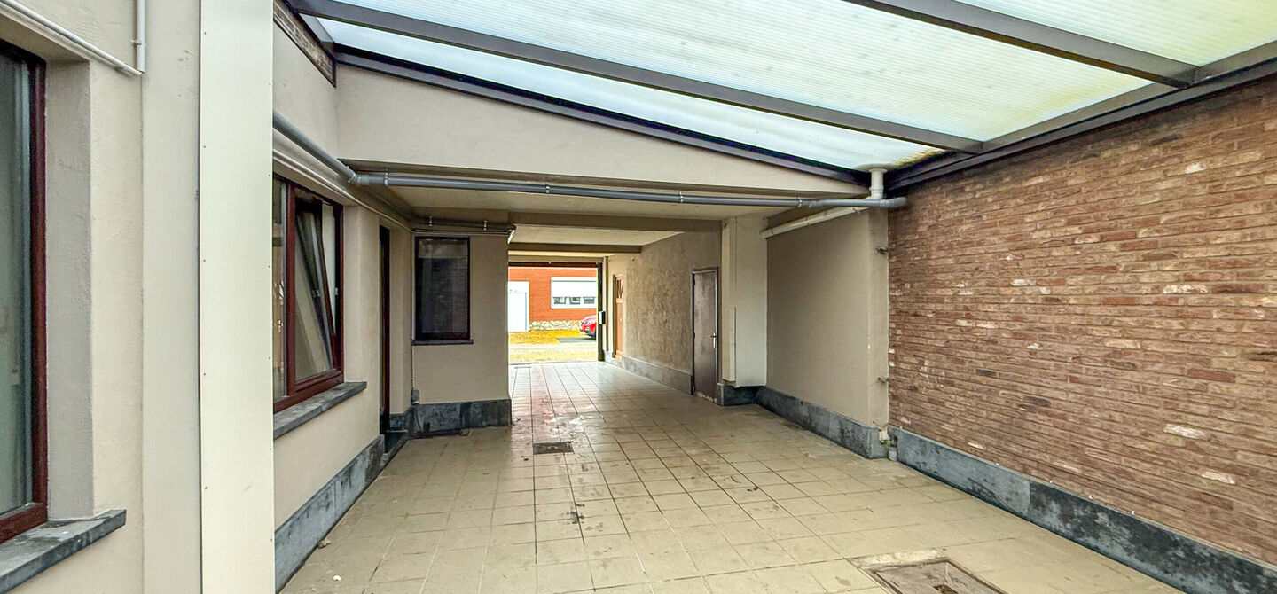 Gebouw voor gemengd gebruik te koop in Wellen