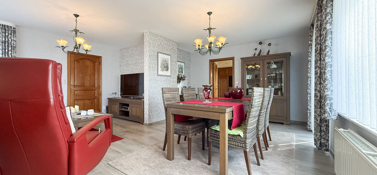 Bij ImmoFusion 7/7 &ldquo;open huis&rdquo; : klik op onze 3D-TOUR.
Ervaar vastgoed alsof je er zelf doorloopt!

Welkom in deze charmante open bebouwing, rustig gelegen in een aangename woonwijk te Heusden-Zolder. Deze instapklare woning combineert ruimte, comfort