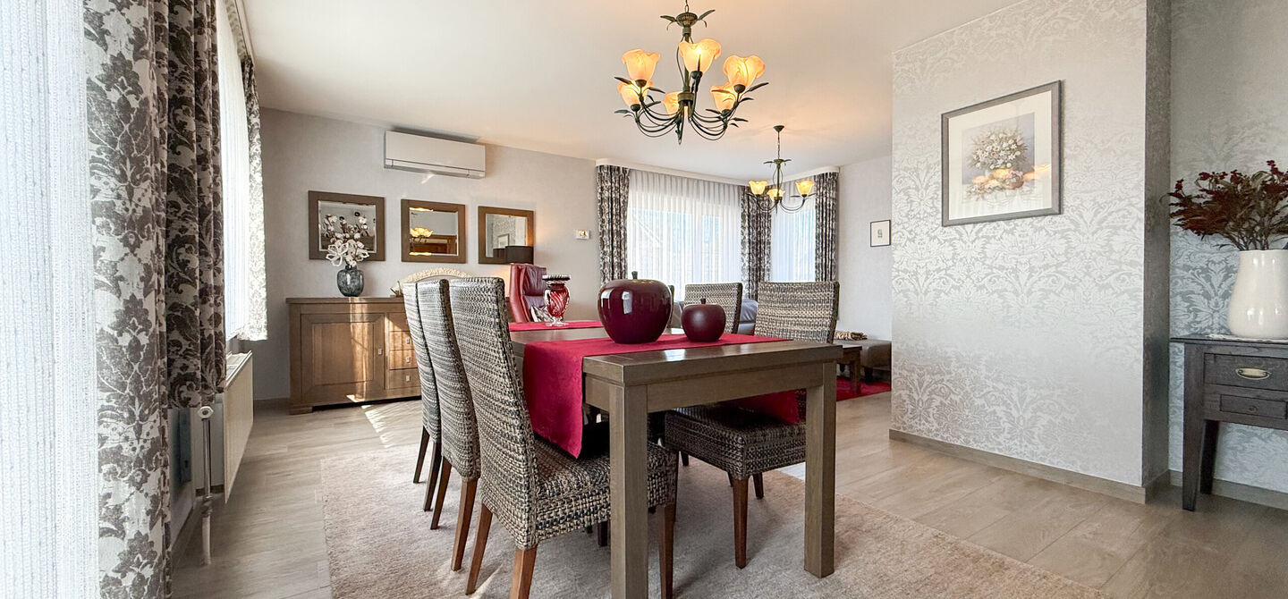 Bij ImmoFusion 7/7 &ldquo;open huis&rdquo; : klik op onze 3D-TOUR.
Ervaar vastgoed alsof je er zelf doorloopt!

Welkom in deze charmante open bebouwing, rustig gelegen in een aangename woonwijk te Heusden-Zolder. Deze instapklare woning combineert ruimte, comfort