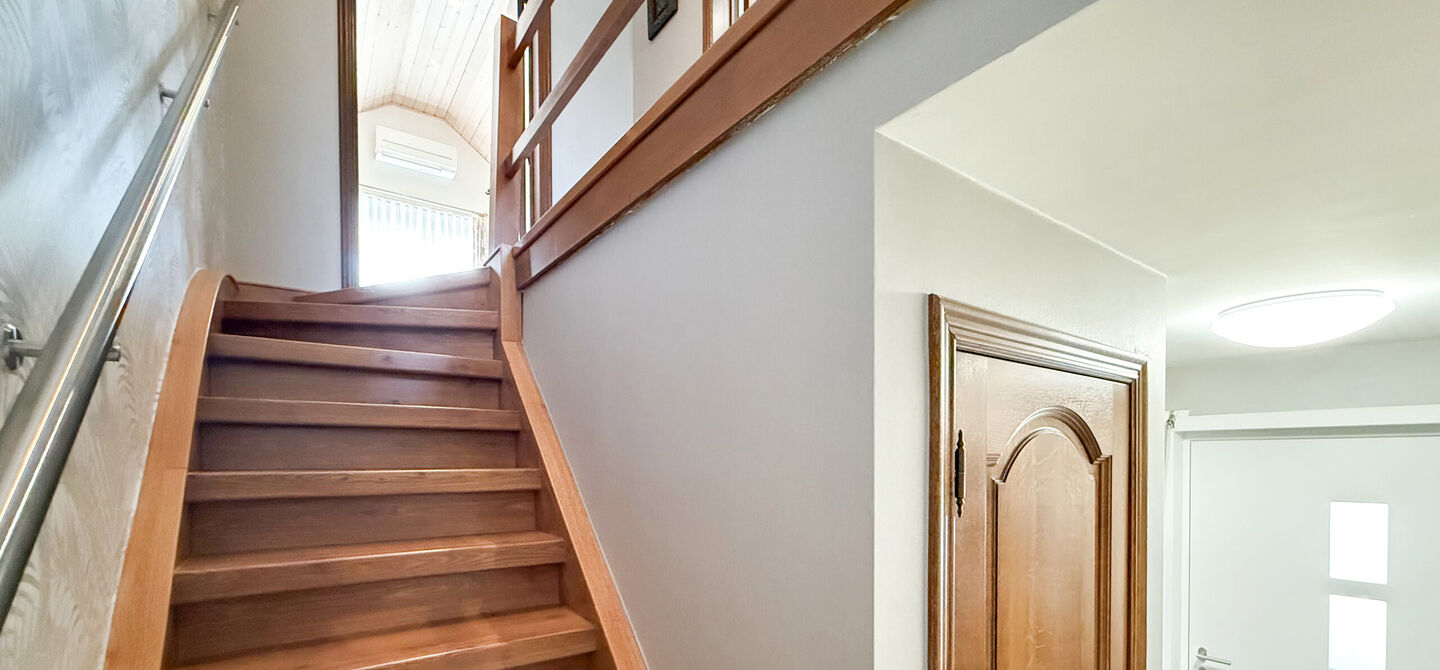 Bij ImmoFusion 7/7 &ldquo;open huis&rdquo; : klik op onze 3D-TOUR.
Ervaar vastgoed alsof je er zelf doorloopt!

Welkom in deze charmante open bebouwing, rustig gelegen in een aangename woonwijk te Heusden-Zolder. Deze instapklare woning combineert ruimte, comfort