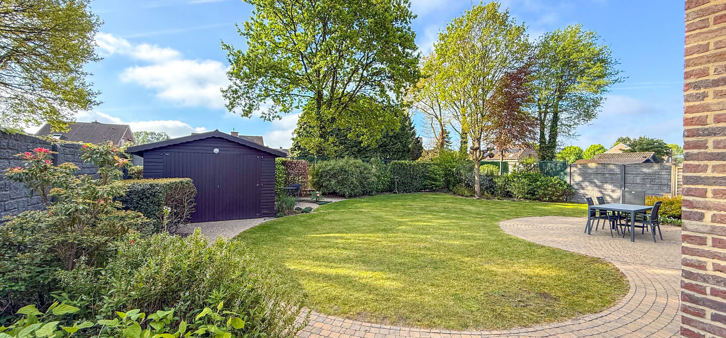 Bij ImmoFusion 7/7 &ldquo;open huis&rdquo; : klik op onze 3D-TOUR.
Ervaar vastgoed alsof je er zelf doorloopt!

Welkom in deze charmante open bebouwing, rustig gelegen in een aangename woonwijk te Heusden-Zolder. Deze instapklare woning combineert ruimte, comfort