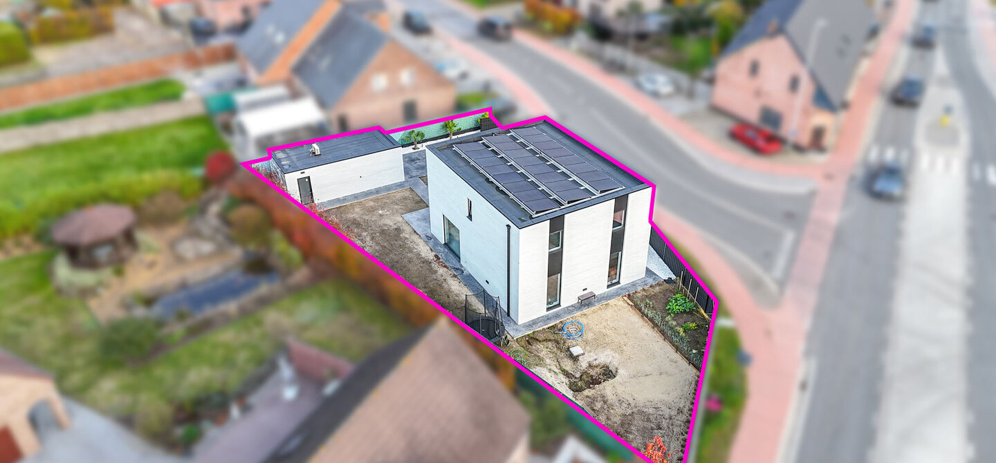 Bij ImmoFusion 7/7 “open huis”: klik op onze 3D-TOUR.
Ervaar vastgoed alsof je er zelf doorloopt!

Stap binnen in deze uitzonderlijk moderne nieuwbouwwoning (2024), ideaal gelegen als open bebouwing op een ruim hoekperceel van 528m² in Koersel. Deze 