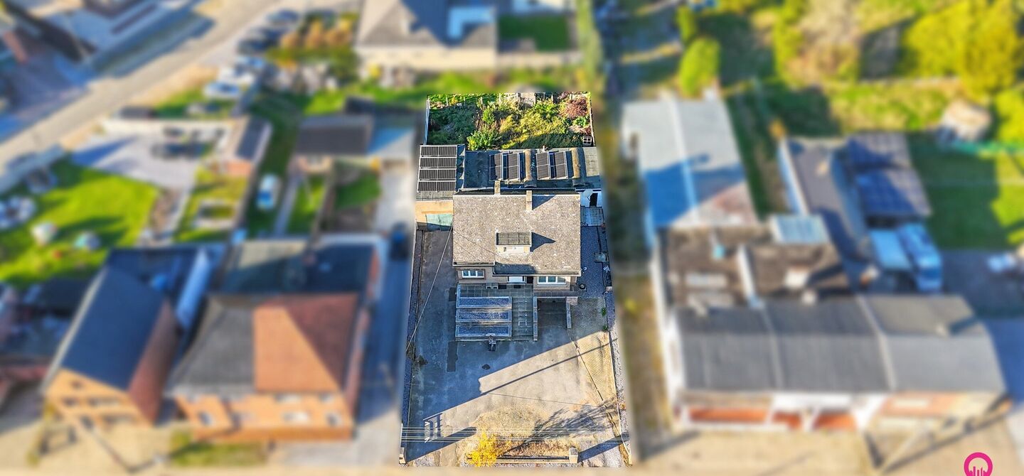 Bij ImmoFusion 7/7 “open huis” : klik op onze 3D-TOUR.
Ervaar vastgoed alsof je er zelf doorloopt!
Stap binnen in deze veelzijdige woning met een vergunde loods van 110 m², gelegen op een perceel van 762 m² in het hart van Beringen. Dit huis co