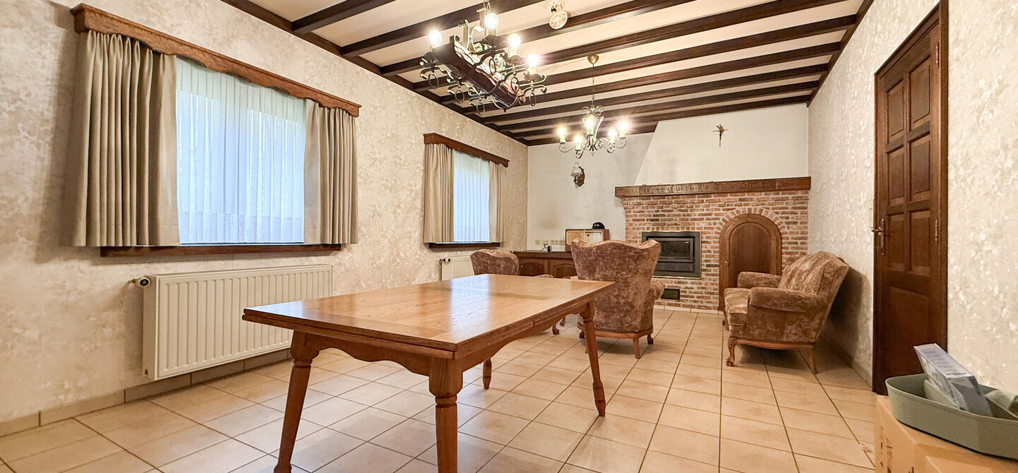 Bij ImmoFusion 7/7 “open huis”: klik op onze 3D-TOUR.
Ervaar vastgoed alsof je er zelf doorloopt!
Ontdek deze uitzonderlijk gelegen vrijstaande woning in de rustige, bosrijke omgeving van Paal. Wie houdt van natuur, privacy en een fenomenale perceelo