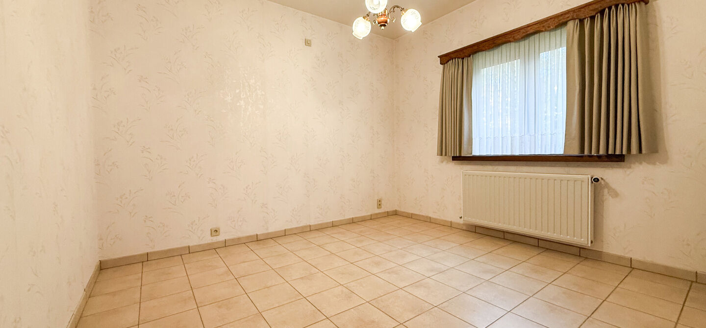 Bij ImmoFusion 7/7 “open huis”: klik op onze 3D-TOUR.
Ervaar vastgoed alsof je er zelf doorloopt!
Ontdek deze uitzonderlijk gelegen vrijstaande woning in de rustige, bosrijke omgeving van Paal. Wie houdt van natuur, privacy en een fenomenale perceelo