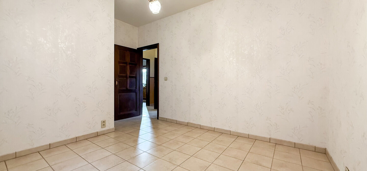 Bij ImmoFusion 7/7 “open huis”: klik op onze 3D-TOUR.
Ervaar vastgoed alsof je er zelf doorloopt!
Ontdek deze uitzonderlijk gelegen vrijstaande woning in de rustige, bosrijke omgeving van Paal. Wie houdt van natuur, privacy en een fenomenale perceelo