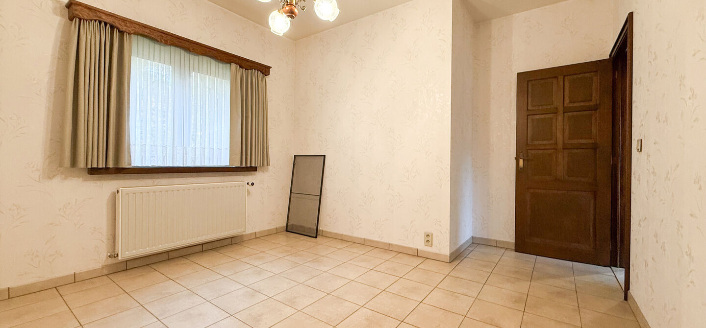 Bij ImmoFusion 7/7 “open huis”: klik op onze 3D-TOUR.
Ervaar vastgoed alsof je er zelf doorloopt!
Ontdek deze uitzonderlijk gelegen vrijstaande woning in de rustige, bosrijke omgeving van Paal. Wie houdt van natuur, privacy en een fenomenale perceelo