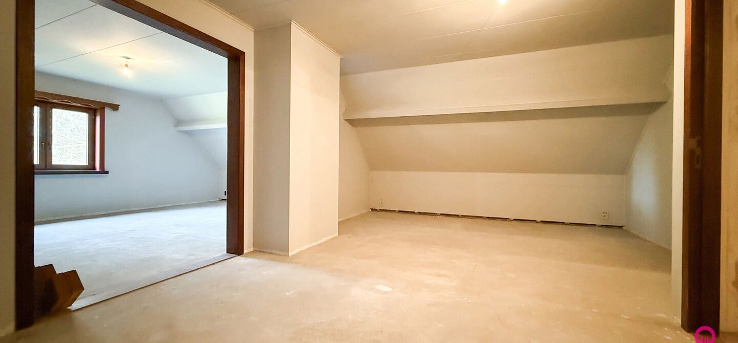 Bij ImmoFusion 7/7 “open huis”: klik op onze 3D-TOUR.
Ervaar vastgoed alsof je er zelf doorloopt!
Ontdek deze uitzonderlijk gelegen vrijstaande woning in de rustige, bosrijke omgeving van Paal. Wie houdt van natuur, privacy en een fenomenale perceelo