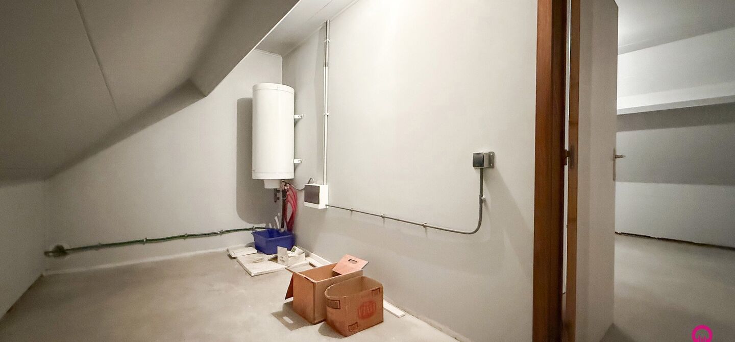 Bij ImmoFusion 7/7 “open huis”: klik op onze 3D-TOUR.
Ervaar vastgoed alsof je er zelf doorloopt!
Ontdek deze uitzonderlijk gelegen vrijstaande woning in de rustige, bosrijke omgeving van Paal. Wie houdt van natuur, privacy en een fenomenale perceelo