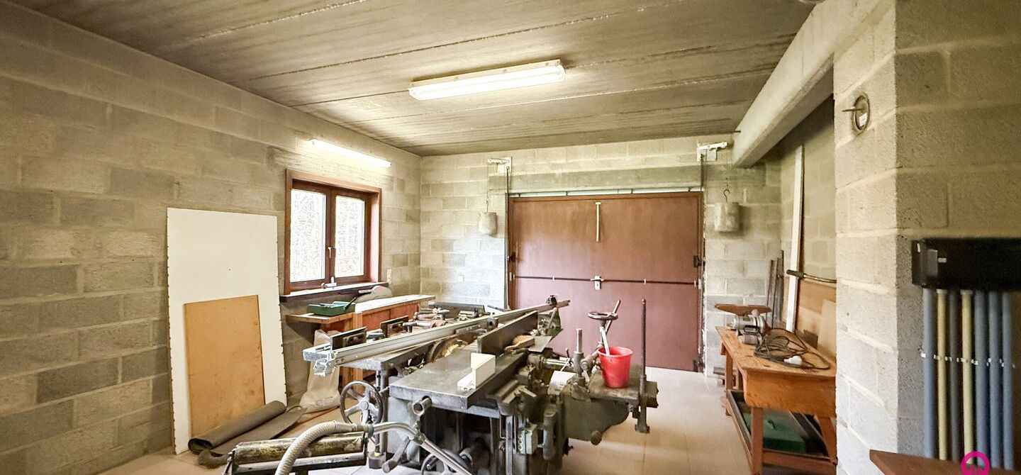 Bij ImmoFusion 7/7 “open huis”: klik op onze 3D-TOUR.
Ervaar vastgoed alsof je er zelf doorloopt!
Ontdek deze uitzonderlijk gelegen vrijstaande woning in de rustige, bosrijke omgeving van Paal. Wie houdt van natuur, privacy en een fenomenale perceelo