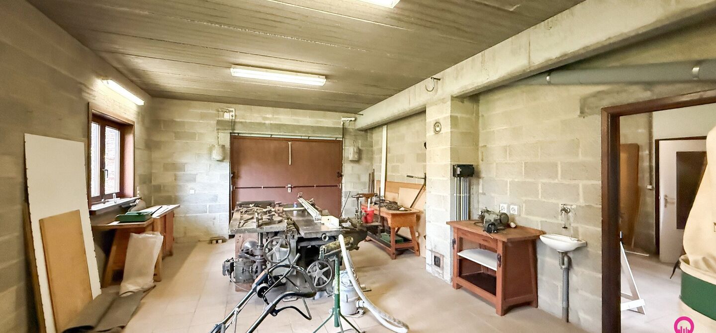 Bij ImmoFusion 7/7 “open huis”: klik op onze 3D-TOUR.
Ervaar vastgoed alsof je er zelf doorloopt!
Ontdek deze uitzonderlijk gelegen vrijstaande woning in de rustige, bosrijke omgeving van Paal. Wie houdt van natuur, privacy en een fenomenale perceelo