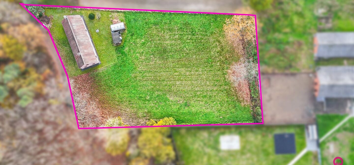 Bij ImmoFusion 7/7 “open huis”: klik op onze 3D-TOUR.
Ervaar vastgoed alsof je er zelf doorloopt!
Ontdek deze uitzonderlijk gelegen vrijstaande woning in de rustige, bosrijke omgeving van Paal. Wie houdt van natuur, privacy en een fenomenale perceelo