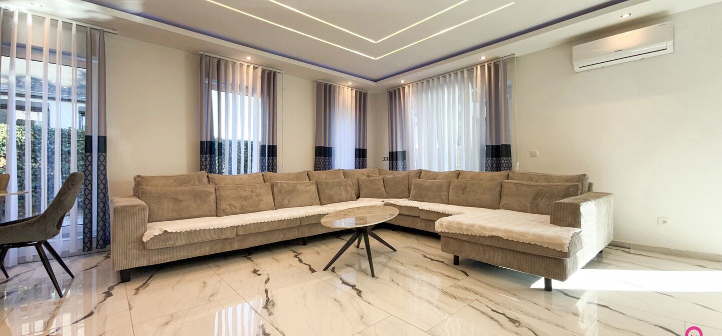 Bij ImmoFusion 7/7 &ldquo;open huis&rdquo;: klik op onze 3D-TOUR.
Ervaar vastgoed alsof je er zelf doorloopt!

Ontdek deze indrukwekkende open bebouwing in de Tervantstraat 198 te Paal, een woning die in 2025 een volledige transformatie kreeg en vandaag bijna als