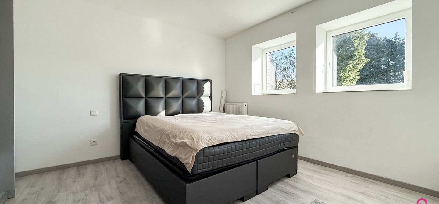 Bij ImmoFusion 7/7 &ldquo;open huis&rdquo;: klik op onze 3D-TOUR.
Ervaar vastgoed alsof je er zelf doorloopt!

Ontdek deze indrukwekkende open bebouwing in de Tervantstraat 198 te Paal, een woning die in 2025 een volledige transformatie kreeg en vandaag bijna als