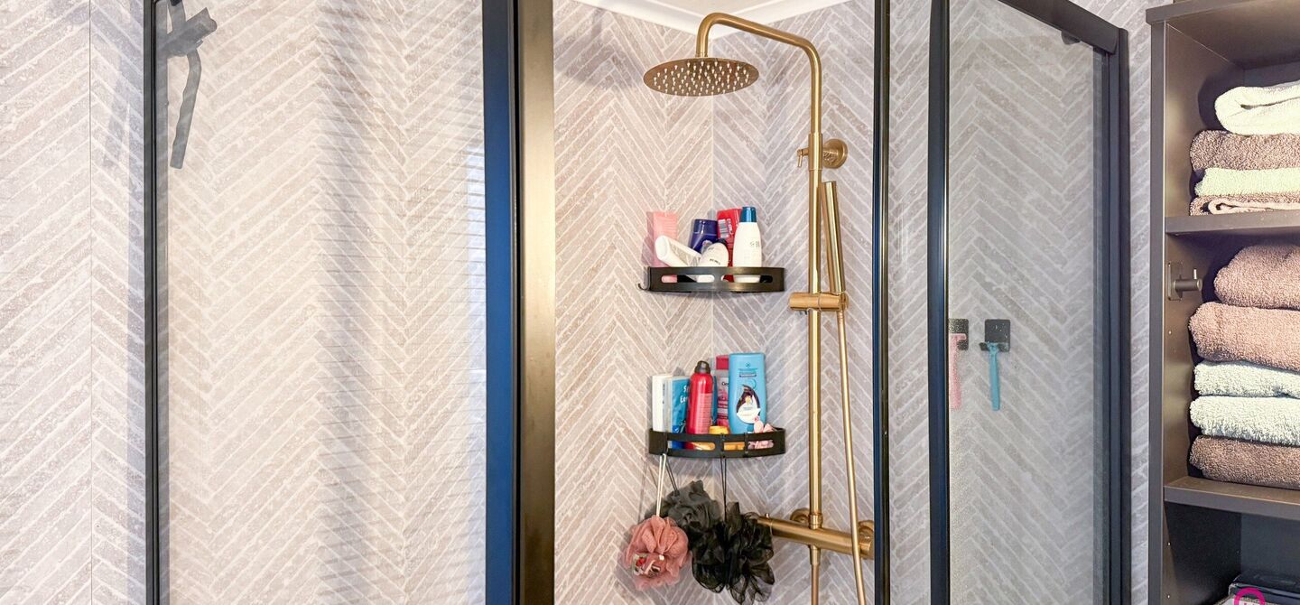 Bij ImmoFusion 7/7 “open huis” : klik op onze 3D-TOUR.
Ervaar vastgoed alsof je er zelf doorloopt!
Welkom in deze charmante open bebouwing, gelegen in een rustige straat nabij het gezellige Koersel Kapelleke en het centrum van Koersel. Deze woning co