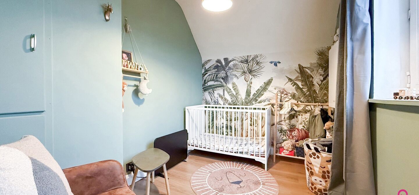 Bij ImmoFusion 7/7 “open huis” : klik op onze 3D-TOUR.
Ervaar vastgoed alsof je er zelf doorloopt!
Welkom in deze charmante open bebouwing, gelegen in een rustige straat nabij het gezellige Koersel Kapelleke en het centrum van Koersel. Deze woning co