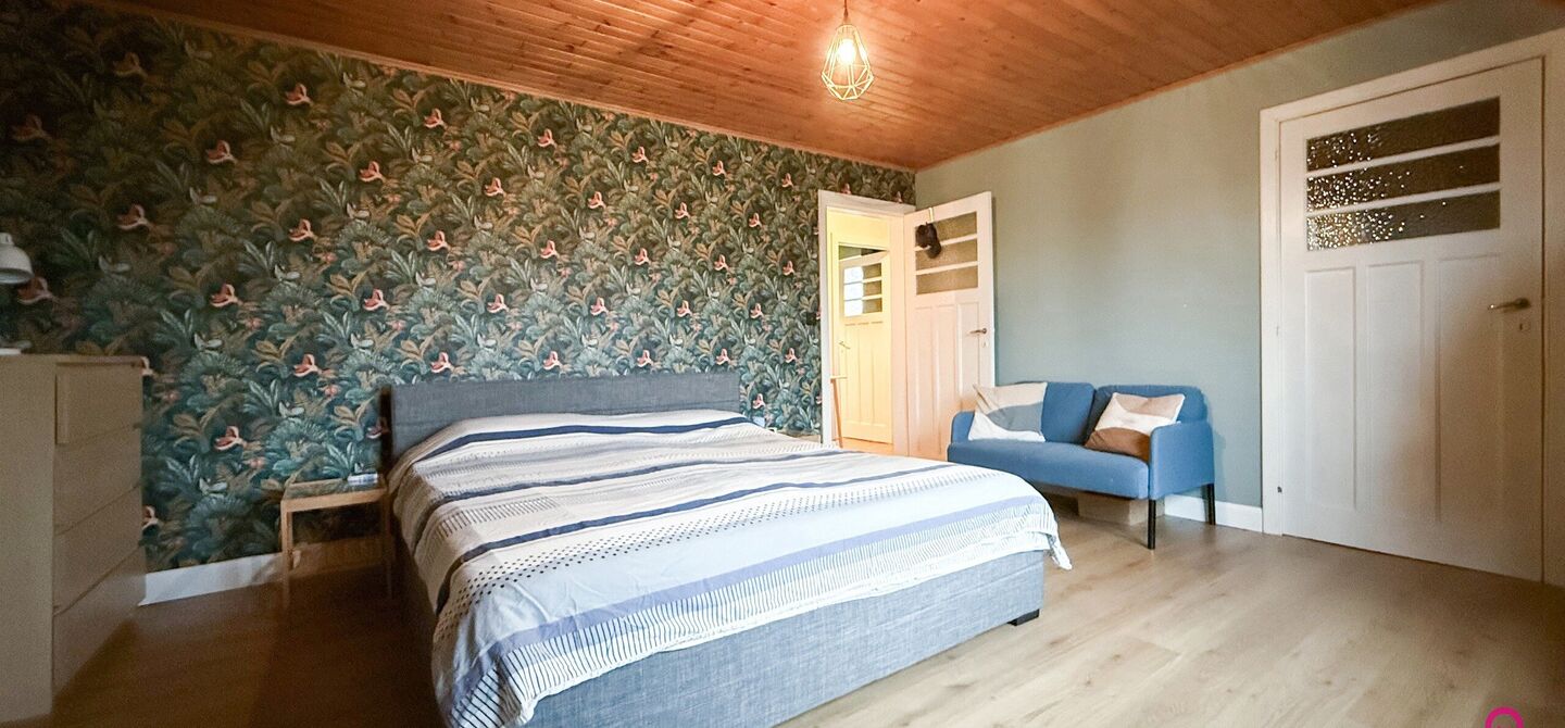 Bij ImmoFusion 7/7 “open huis” : klik op onze 3D-TOUR.
Ervaar vastgoed alsof je er zelf doorloopt!
Welkom in deze charmante open bebouwing, gelegen in een rustige straat nabij het gezellige Koersel Kapelleke en het centrum van Koersel. Deze woning co