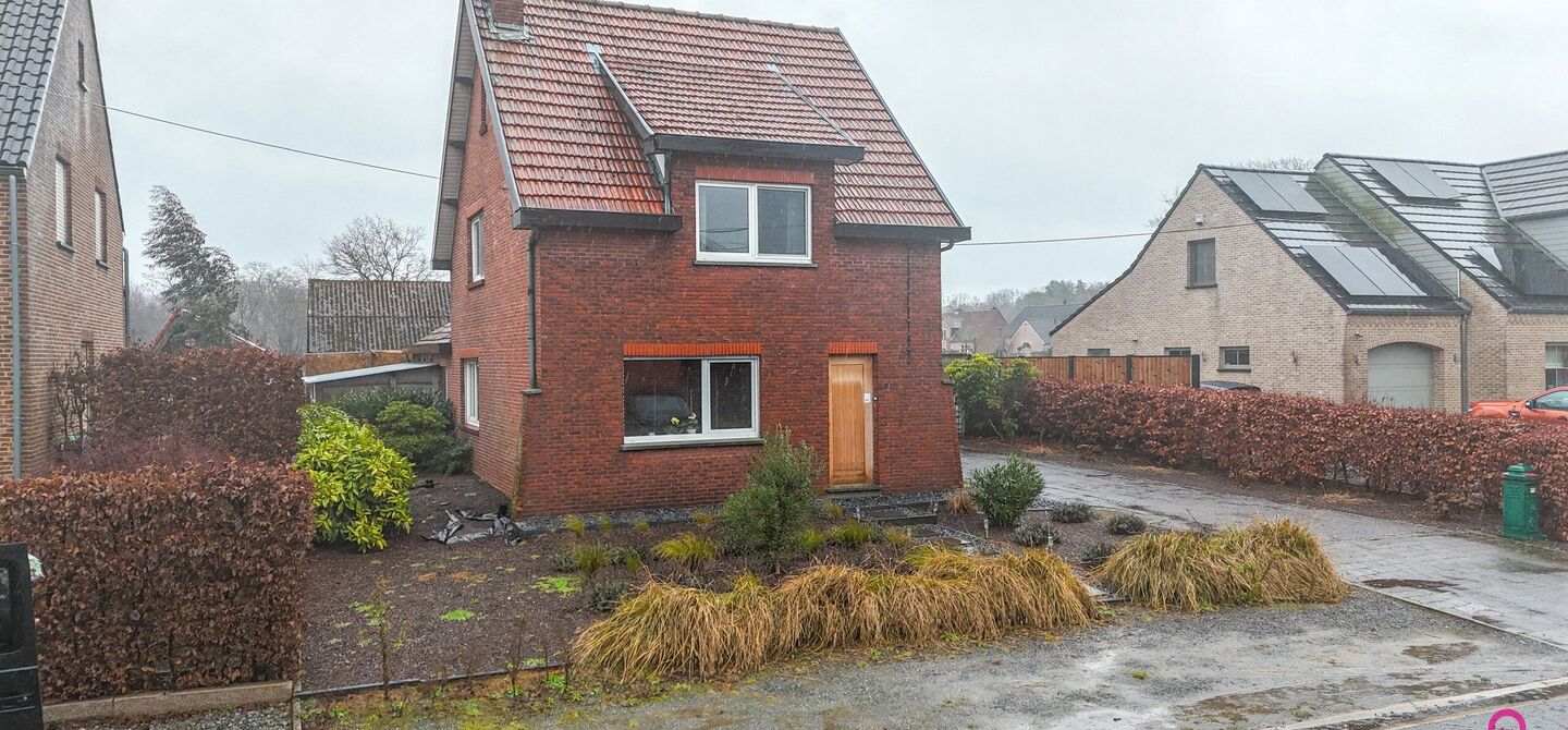 Bij ImmoFusion 7/7 “open huis” : klik op onze 3D-TOUR.
Ervaar vastgoed alsof je er zelf doorloopt!
Welkom in deze charmante open bebouwing, gelegen in een rustige straat nabij het gezellige Koersel Kapelleke en het centrum van Koersel. Deze woning co