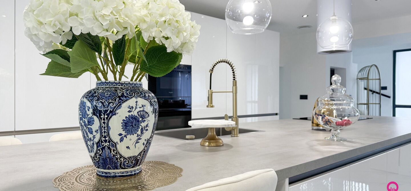 Bij ImmoFusion 7/7 &ldquo;open huis&rdquo; : klik op onze 3D-TOUR.

Ervaar vastgoed alsof je er zelf doorloopt!

Stap binnen in deze prachtig gerenoveerde woning uit 2024, gelegen in een rustige doodlopende straat langs het kanaal van Beringen. Met een bewoonbare