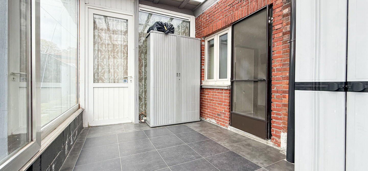Bij ImmoFusion 7/7 &ldquo;open huis&rdquo;: klik op onze 3D-TOUR.
Ervaar vastgoed alsof je er zelf doorloopt!

Ontdek deze charmante halfopen woning aan de Tennisstraat 17 in Beringen, waar comfort, karakter en recente renovaties samenkomen. Dankzij de grondige v
