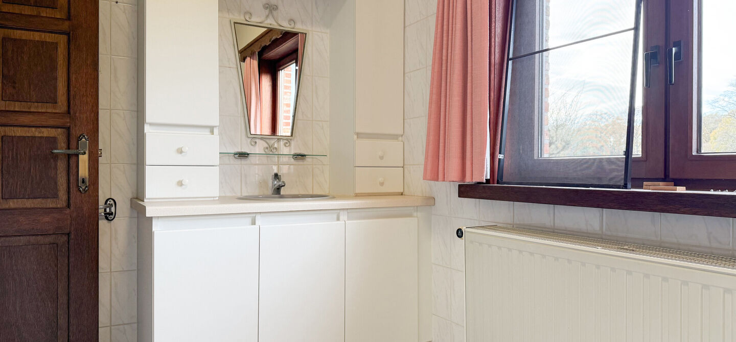 Bij ImmoFusion 7/7 &ldquo;open huis&rdquo;: klik op onze 3D-TOUR.
Ervaar vastgoed alsof je er zelf doorloopt!

Ontdek deze uitzonderlijk gelegen vrijstaande woning in de rustige, bosrijke omgeving van Paal. Wie houdt van natuur, privacy en een fenomenale perceelo