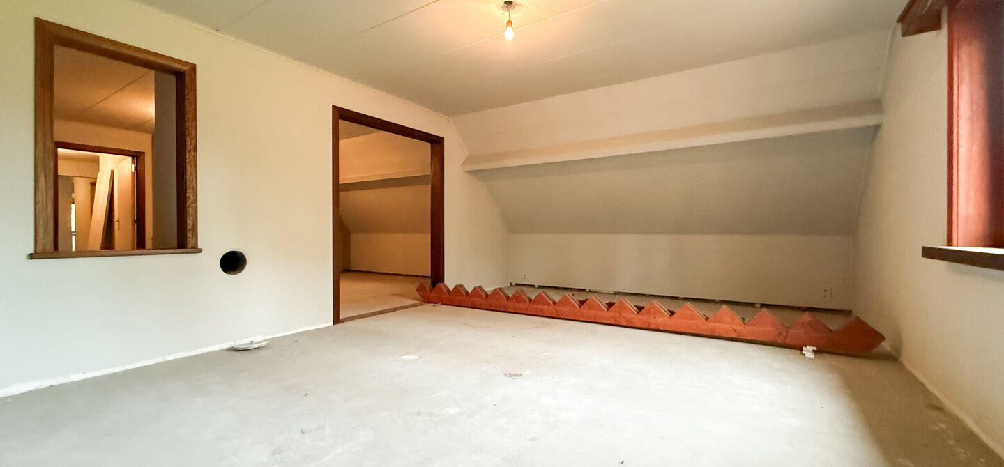 Bij ImmoFusion 7/7 &ldquo;open huis&rdquo;: klik op onze 3D-TOUR.
Ervaar vastgoed alsof je er zelf doorloopt!

Ontdek deze uitzonderlijk gelegen vrijstaande woning in de rustige, bosrijke omgeving van Paal. Wie houdt van natuur, privacy en een fenomenale perceelo