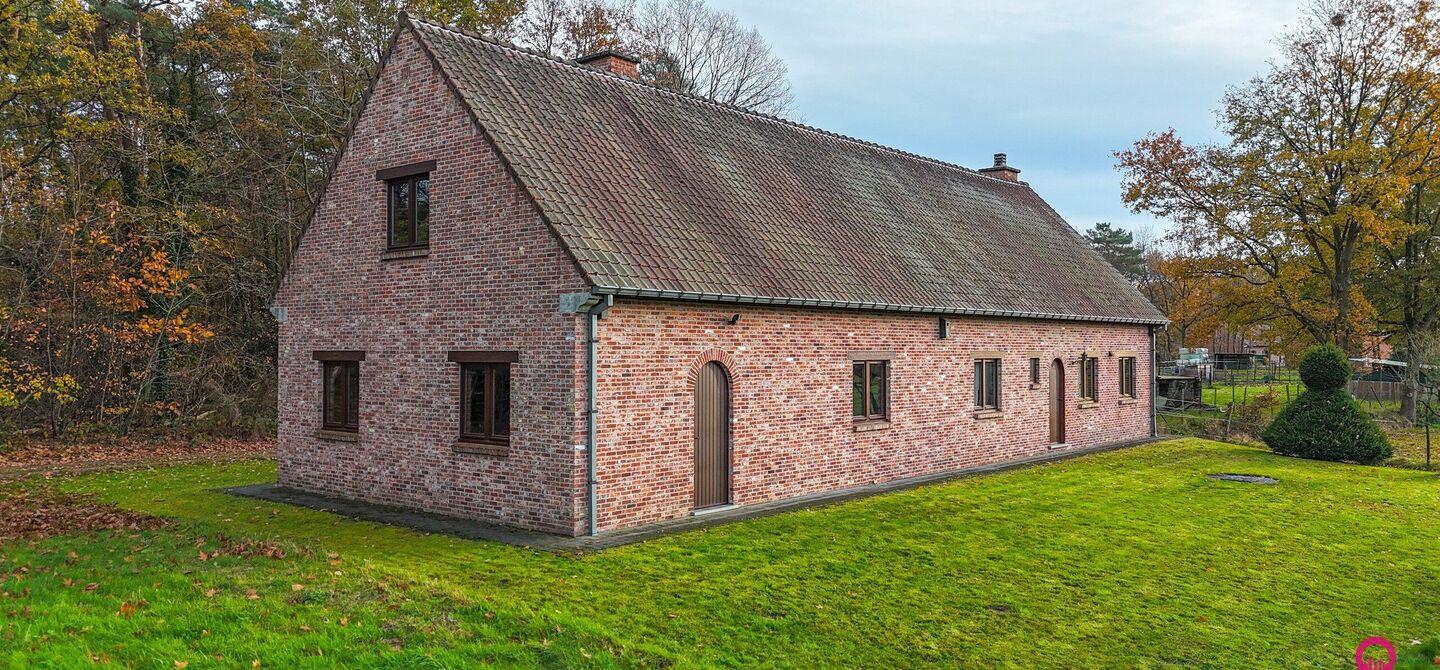 Bij ImmoFusion 7/7 &ldquo;open huis&rdquo;: klik op onze 3D-TOUR.
Ervaar vastgoed alsof je er zelf doorloopt!

Ontdek deze uitzonderlijk gelegen vrijstaande woning in de rustige, bosrijke omgeving van Paal. Wie houdt van natuur, privacy en een fenomenale perceelo