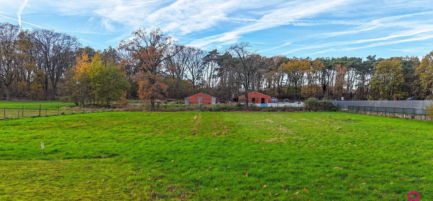 Bij ImmoFusion 7/7 &ldquo;open huis&rdquo;: klik op onze 3D-TOUR.
Ervaar vastgoed alsof je er zelf doorloopt!

Ontdek deze uitzonderlijk gelegen vrijstaande woning in de rustige, bosrijke omgeving van Paal. Wie houdt van natuur, privacy en een fenomenale perceelo