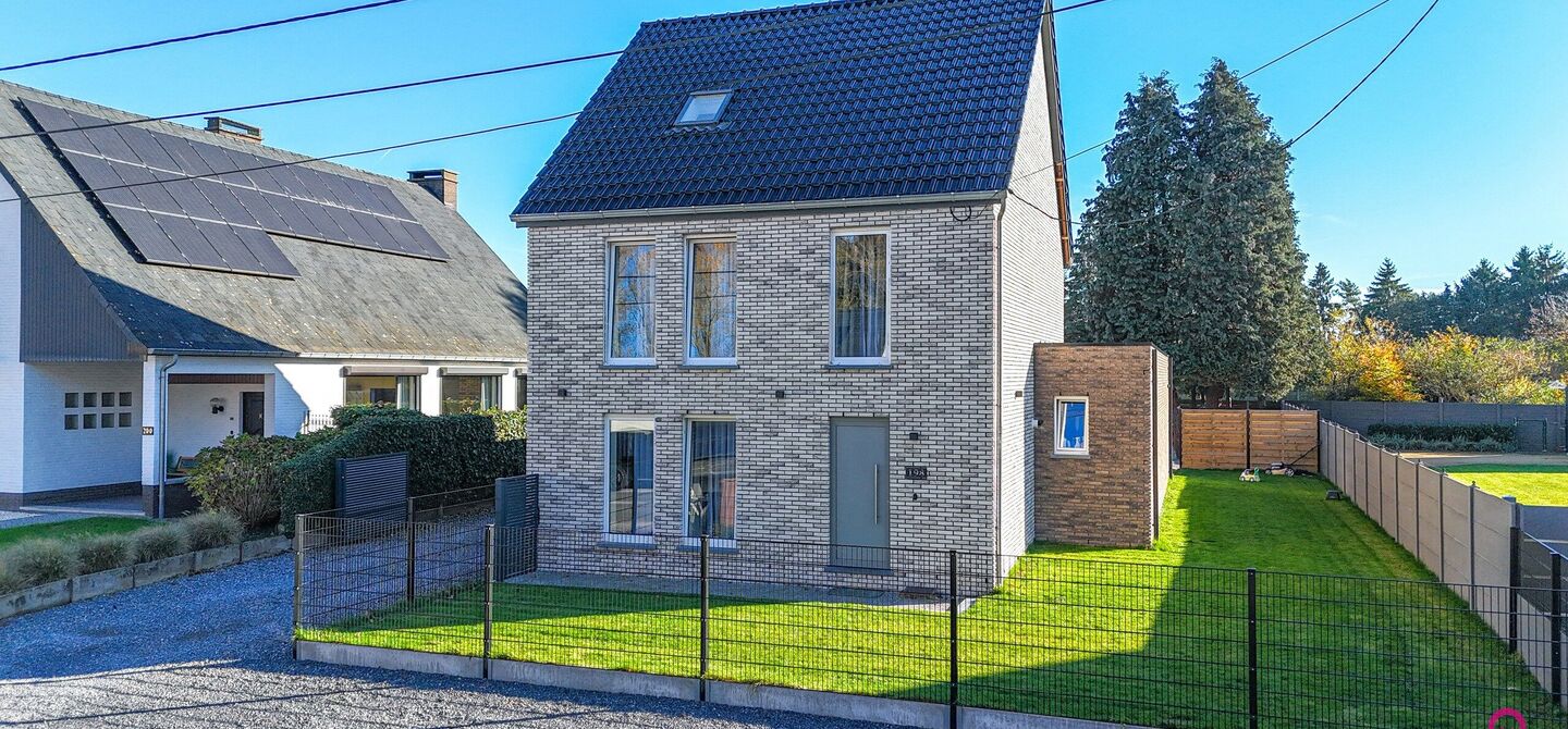 Bij ImmoFusion 7/7 &ldquo;open huis&rdquo;: klik op onze 3D-TOUR.
Ervaar vastgoed alsof je er zelf doorloopt!

Ontdek deze indrukwekkende open bebouwing in de Tervantstraat 198 te Paal, een woning die in 2025 een volledige transformatie kreeg en vandaag bijna als
