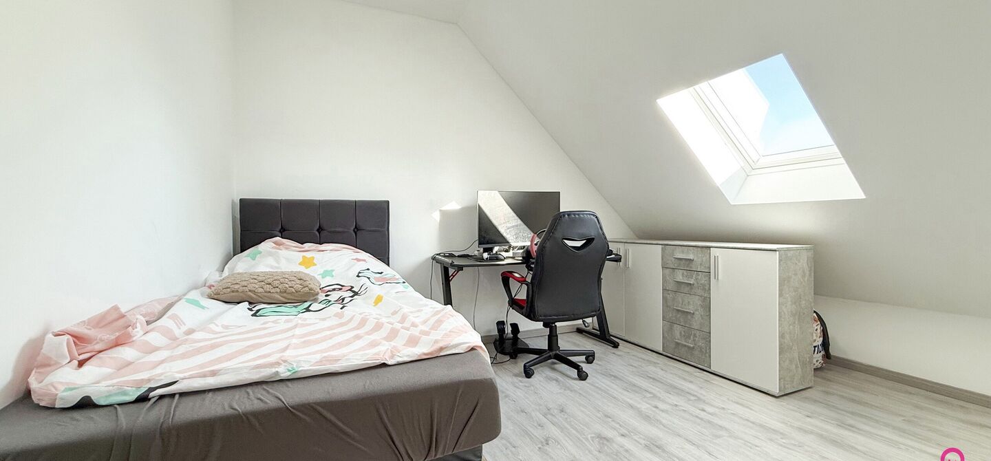 Bij ImmoFusion 7/7 &ldquo;open huis&rdquo;: klik op onze 3D-TOUR.
Ervaar vastgoed alsof je er zelf doorloopt!

Ontdek deze indrukwekkende open bebouwing in de Tervantstraat 198 te Paal, een woning die in 2025 een volledige transformatie kreeg en vandaag bijna als