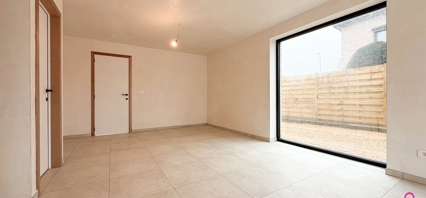 Bij ImmoFusion 7/7 &ldquo;open huis&rdquo; : klik op onze 3D-TOUR.
Ervaar vastgoed alsof je er zelf doorloopt!



Welkom in deze prachtige energiezuinige nieuwbouwwoning gelegen te Moestuinstraat 13A, 3582 Koersel (Heusden-Zolder). Deze moderne woning combineert 