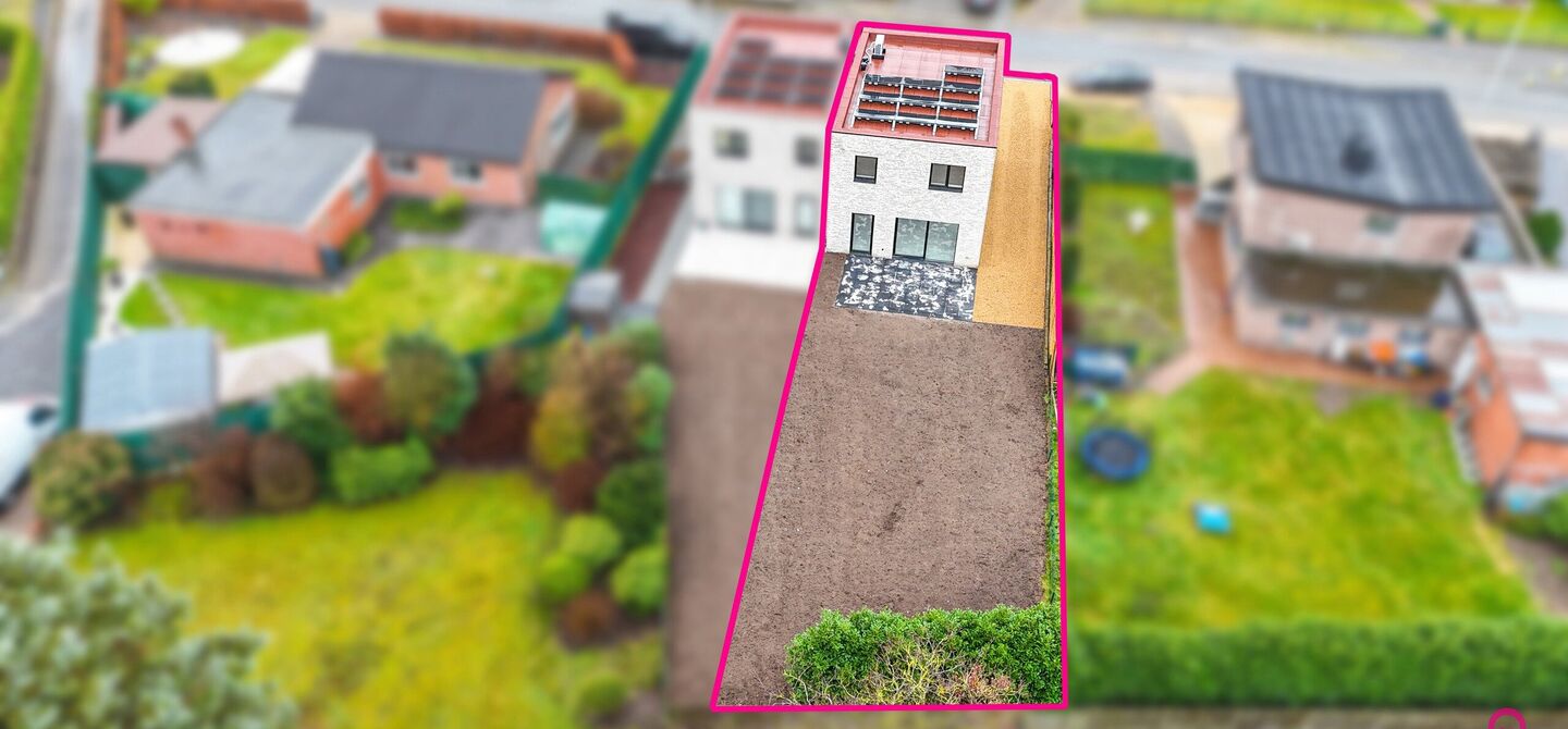 Bij ImmoFusion 7/7 &ldquo;open huis&rdquo; : klik op onze 3D-TOUR.
Ervaar vastgoed alsof je er zelf doorloopt!



Welkom in deze prachtige energiezuinige nieuwbouwwoning gelegen te Moestuinstraat 13A, 3582 Koersel (Heusden-Zolder). Deze moderne woning combineert 