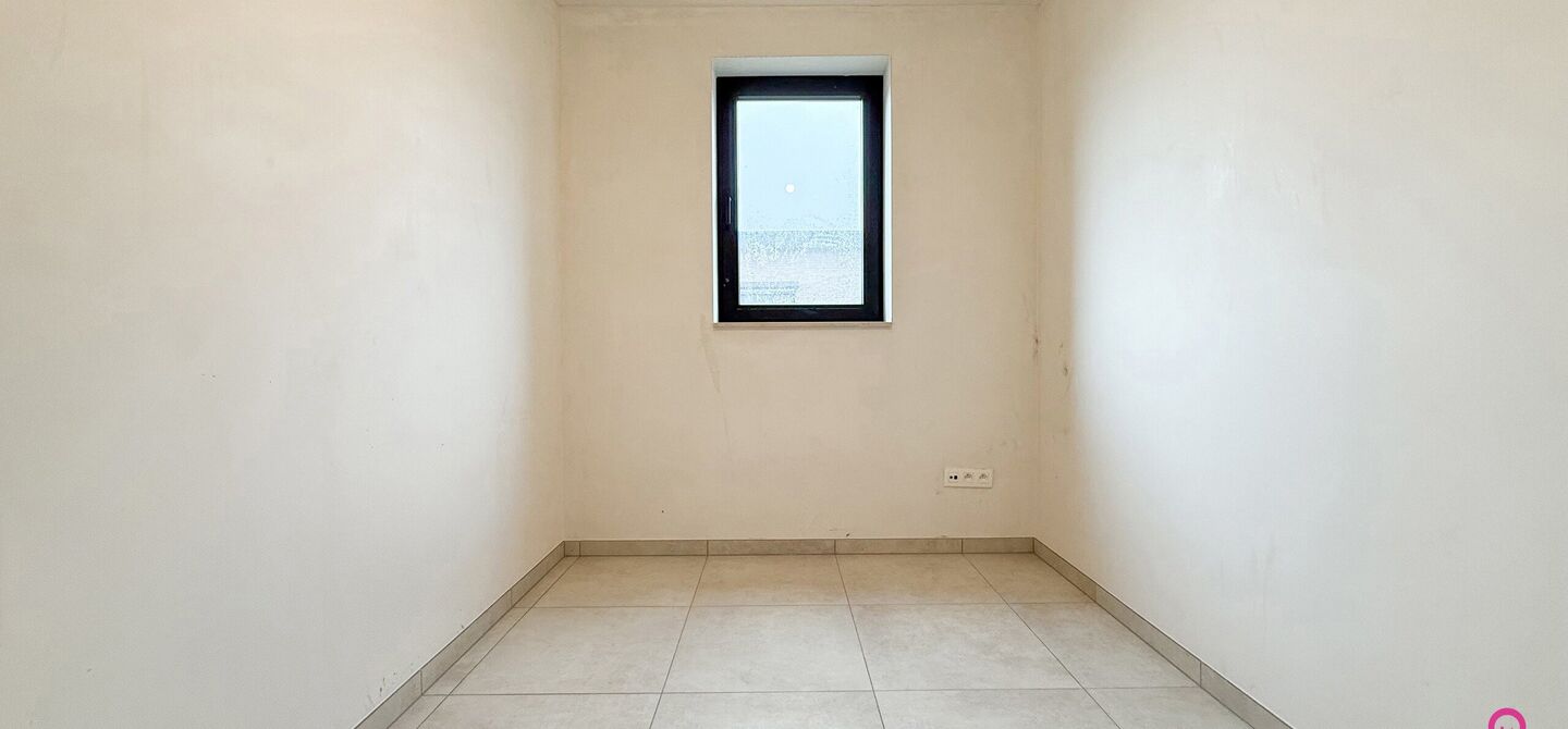 Bij ImmoFusion 7/7 “open huis” : klik op onze 3D-TOUR.
Ervaar vastgoed alsof je er zelf doorloopt!
Welkom in deze prachtige energiezuinige nieuwbouwwoning gelegen te Moestuinstraat 13A, 3582 Koersel (Heusden-Zolder). Deze moderne woning combineert ru