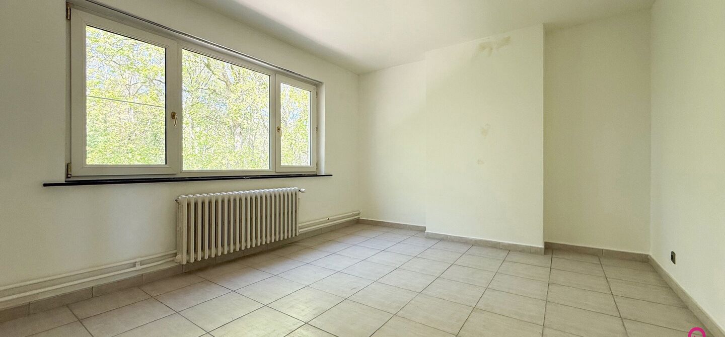 Bij ImmoFusion 7/7 “open huis” : klik op onze 3D-TOUR.
Ervaar vastgoed alsof je er zelf doorloopt!
Welkom in deze verrassend ruime open bebouwing gelegen op een uitstekende locatie langs de Heppensesteenweg in Beringen. Met maar liefst 328m² bewoonb